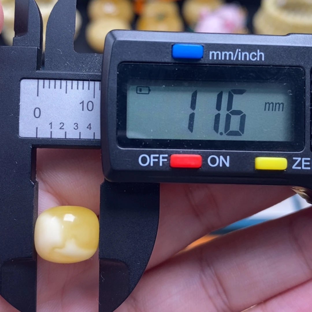 蜜蜡未镶嵌珠宝奇石