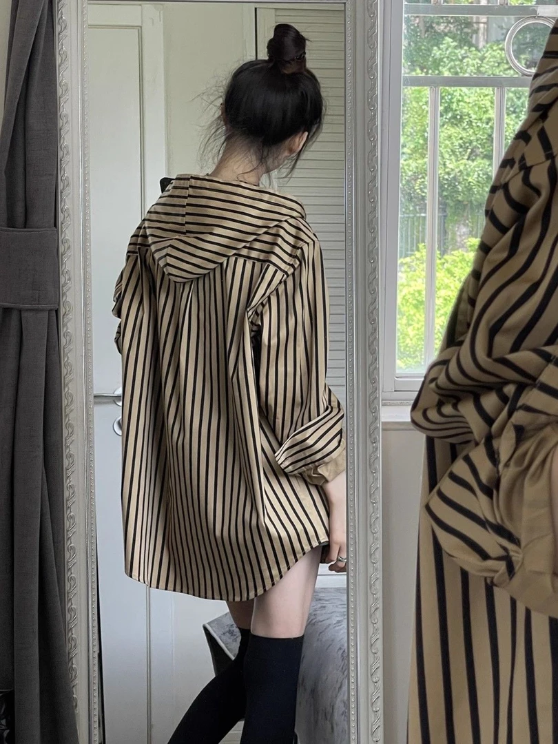 咖色条纹连帽长袖衬衫小众宽松叠穿上衣秋季新款时尚气质休闲搭配
