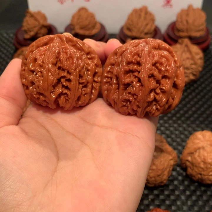 文玩核桃吊坠粗筋