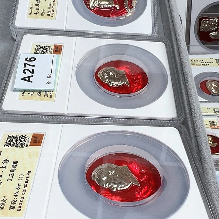 给***超其他普通金属精品像章276号商品3枚套