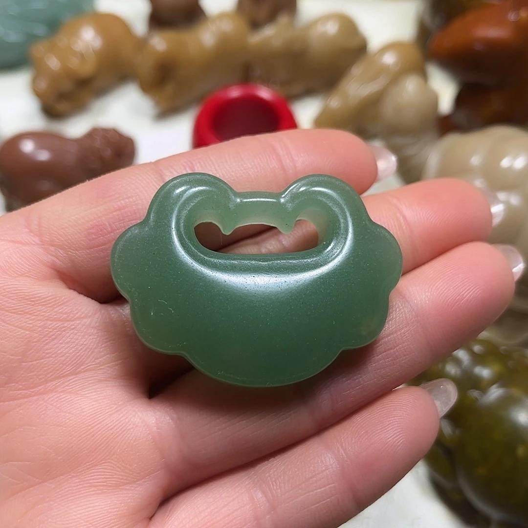 白玉菩提吊坠白玉菩提吊坠