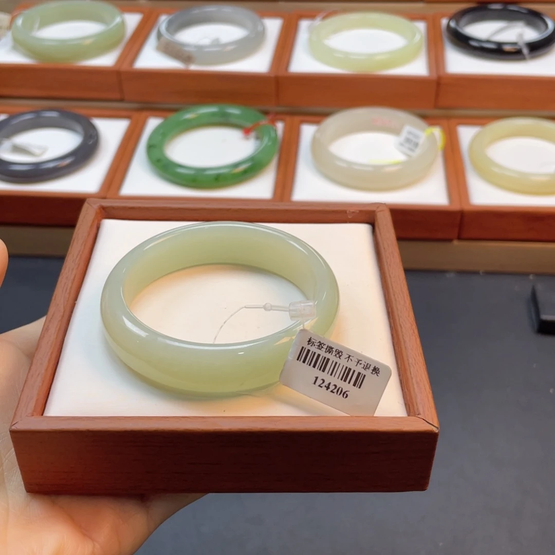 【闪购商品】未镶嵌手镯和田玉8奶蓝51.2