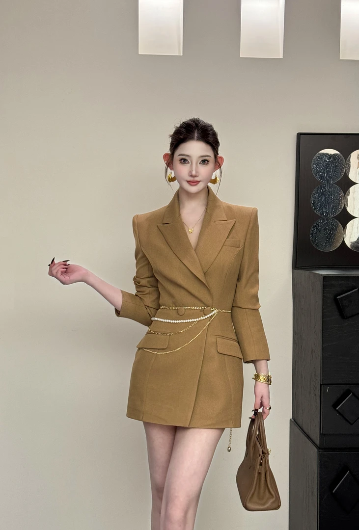 【凡凡专属】2025春季新款女装显瘦休闲设计师修身西装外套