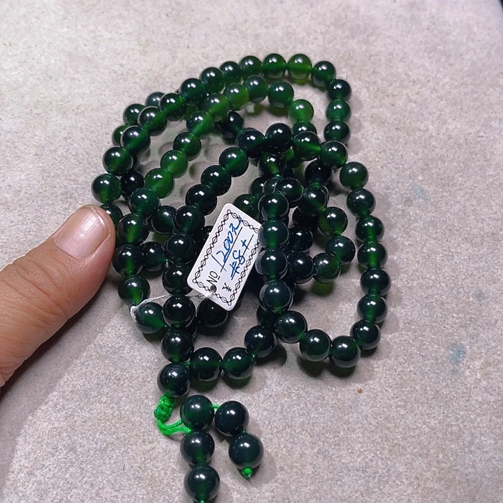 如***月蛇纹石玉未镶嵌颈饰