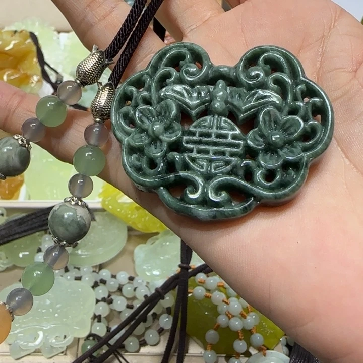 蛇纹石玉吊坠未镶嵌