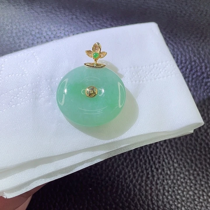 翡翠颈饰18K金镶嵌翡翠