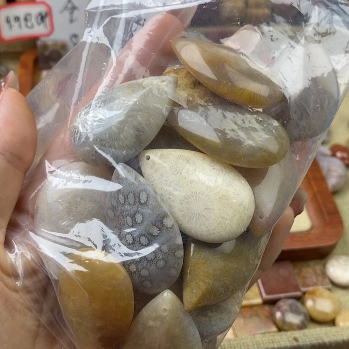 B***y颈饰合金石英岩玉