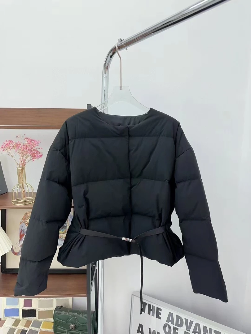 【佳佳反季】小小迪短款女士时尚简约轻便百搭小蜜蜂刺绣圆领羽绒服