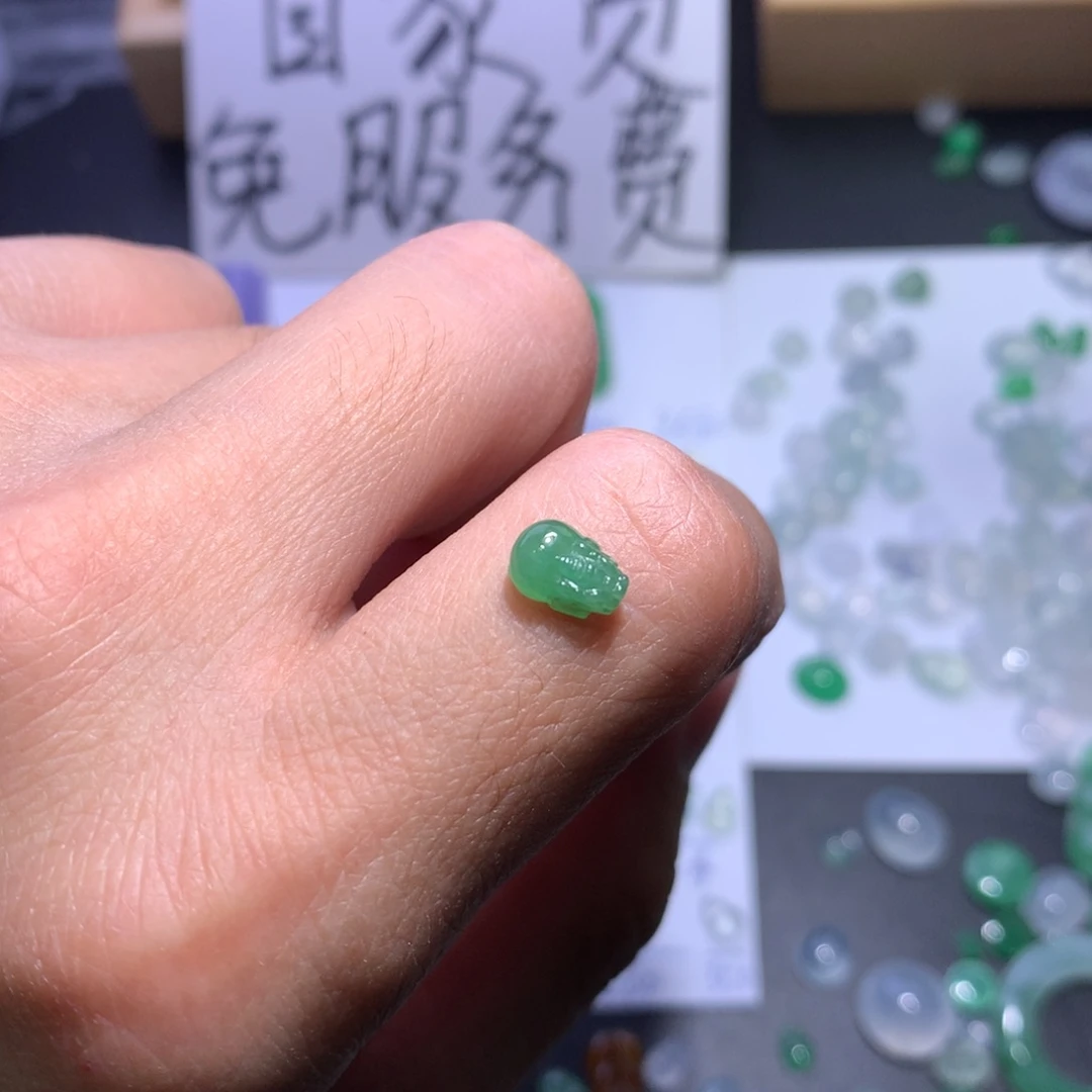 翡翠颈饰未镶嵌金蟾