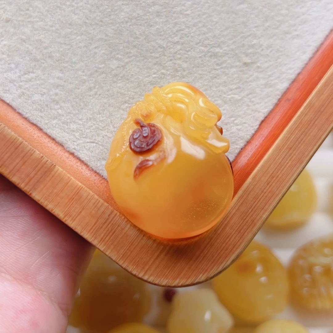 蜜蜡未镶嵌颈饰代代有福