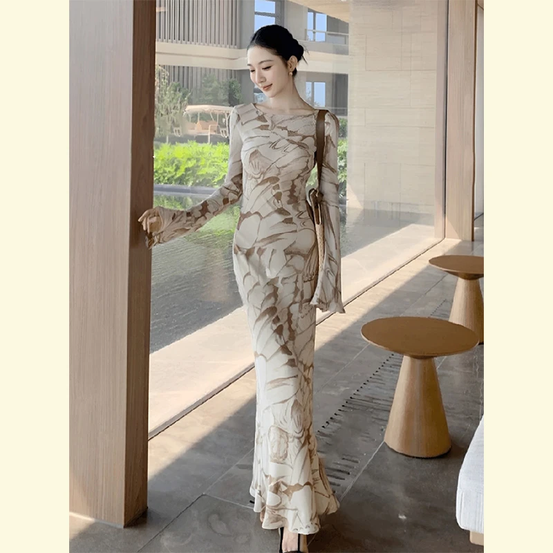 夏天巨好看小众法式长裙海边度假修身气质收腰喇叭袖印花连衣裙女