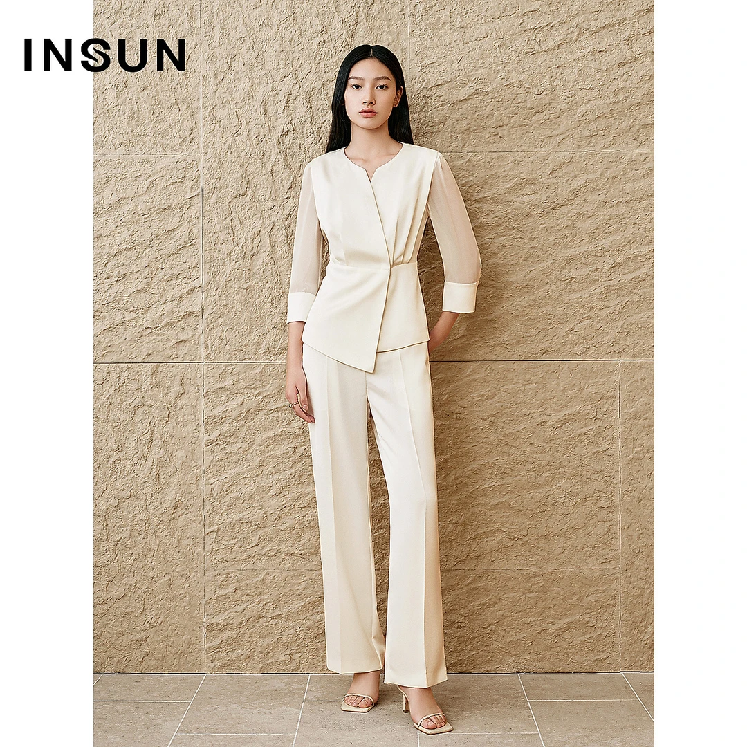 [新派简约]INSUN恩裳专选2025春季缎面收腰交叠式上衣