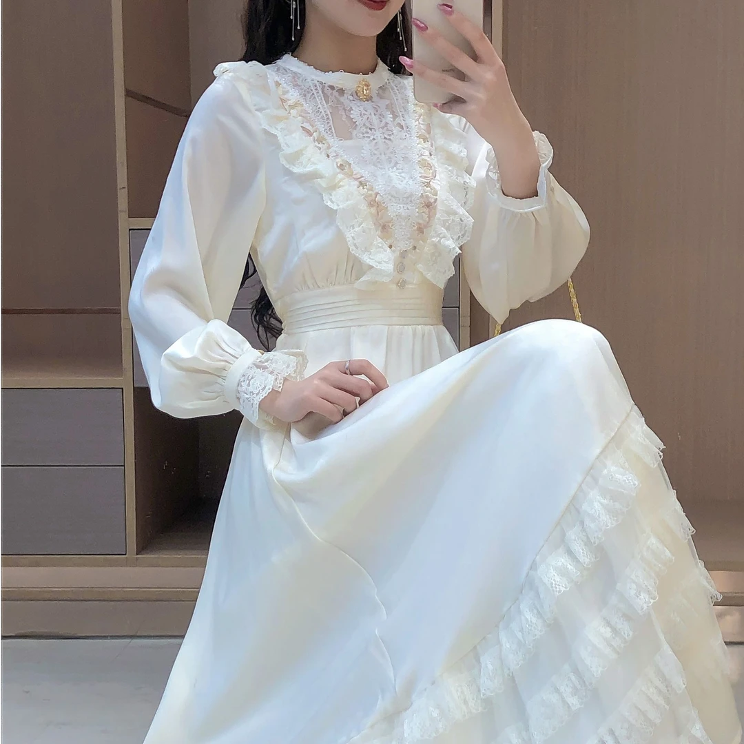 艾日秀春季出游法式轻奢欧若风温婉花朵蕾丝喇叭袖连衣裙女E8748