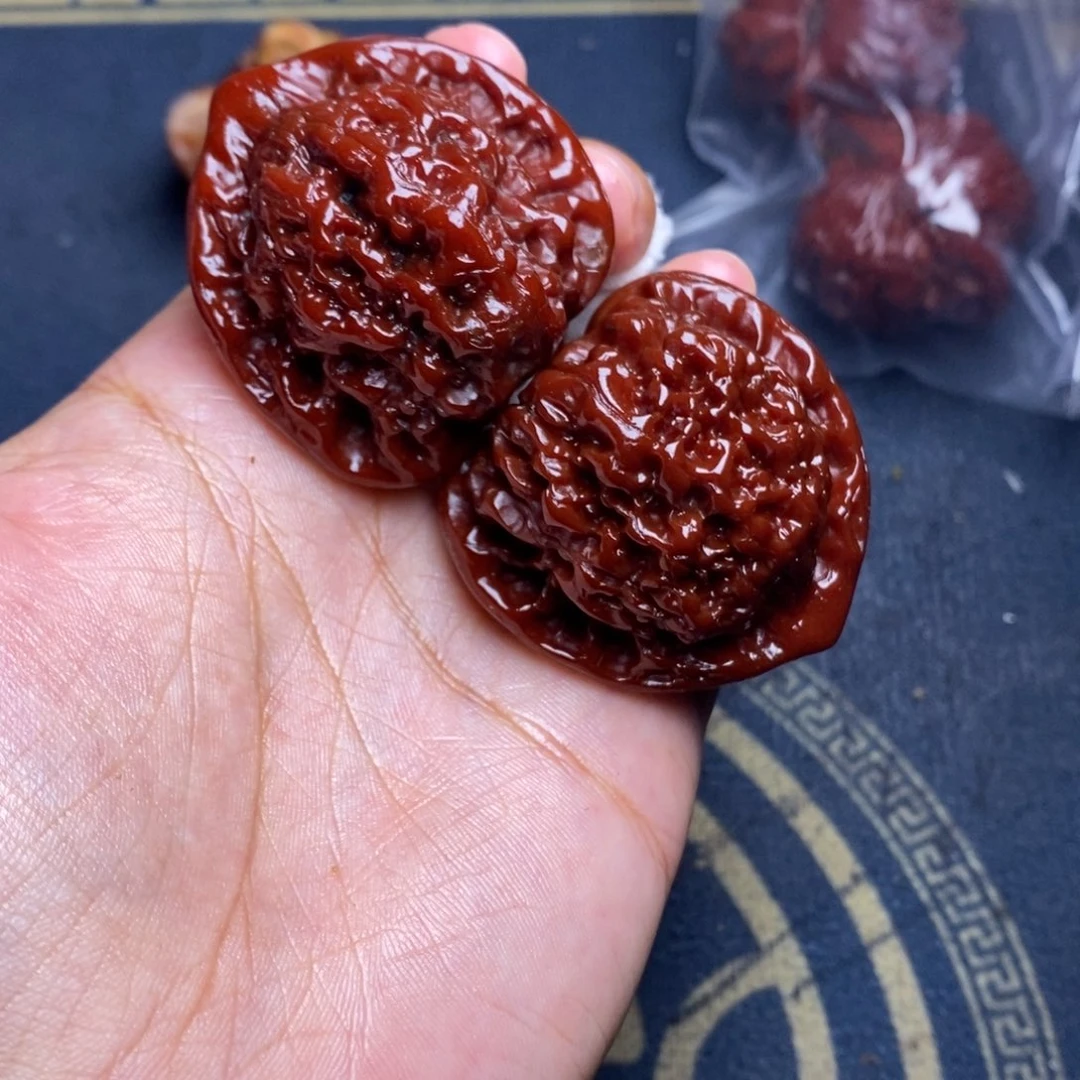 文玩核桃吊坠官帽44划痕