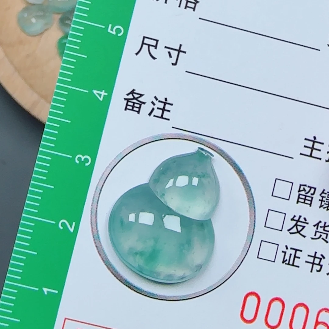 翡翠未镶嵌颈饰葫芦