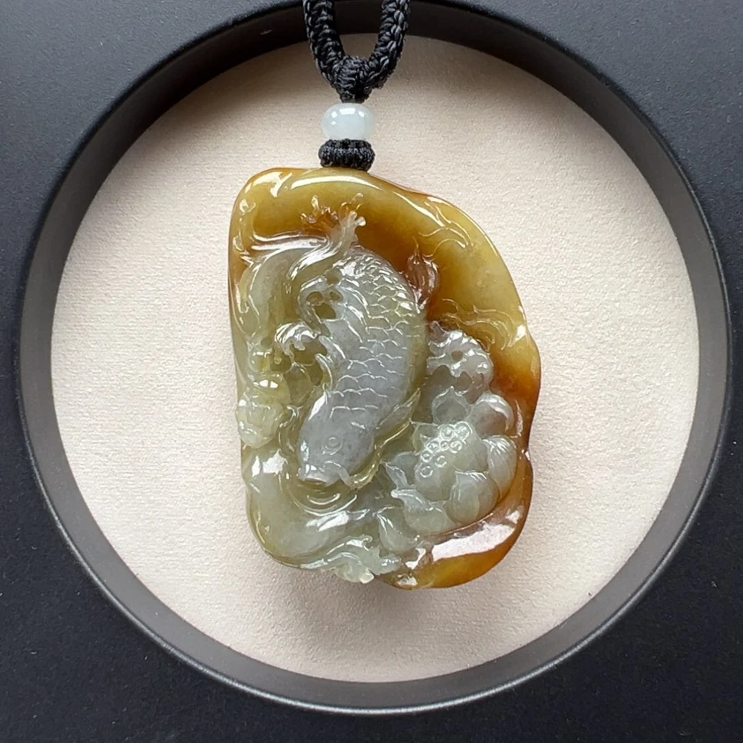 翡翠未镶嵌颈饰荷花鱼