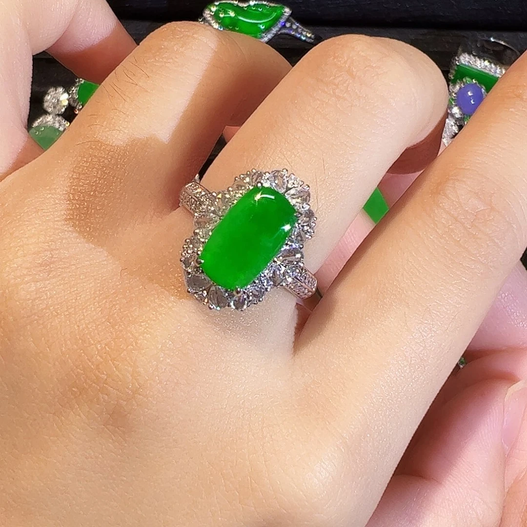 翡翠戒指18K金镶嵌马鞍