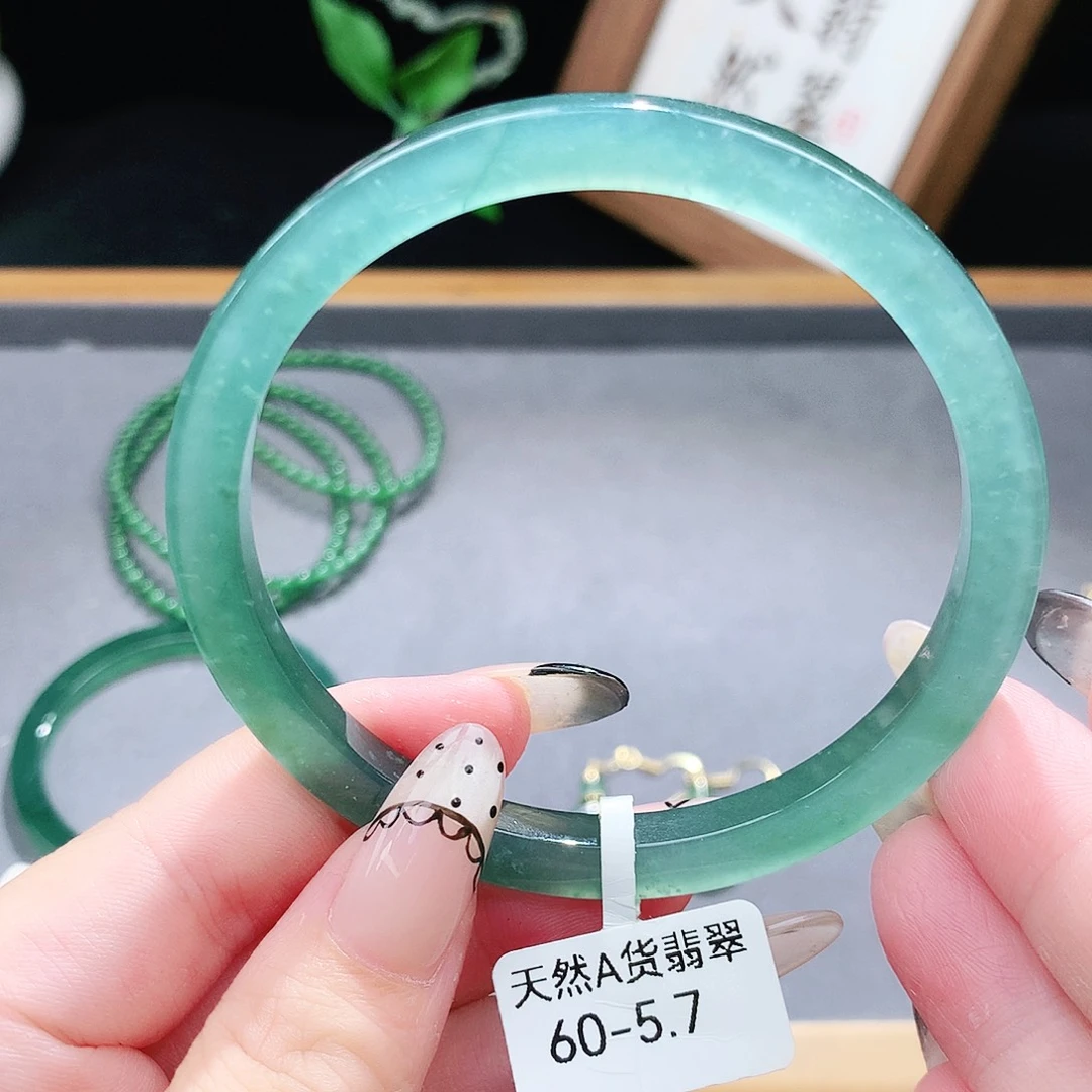 翡翠手镯（圆镯）未镶嵌