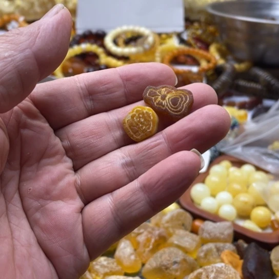 未镶嵌蜜蜡手串吊坠