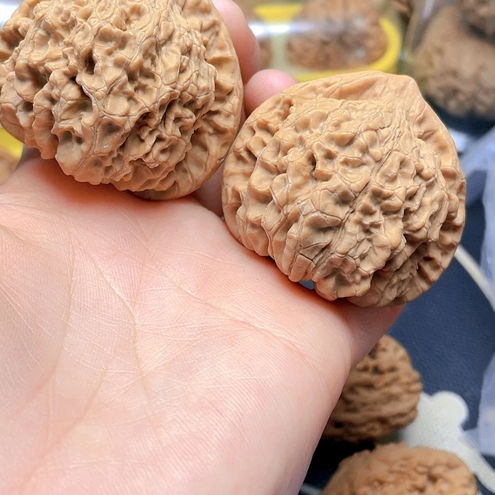 文玩核桃吊坠官帽一对