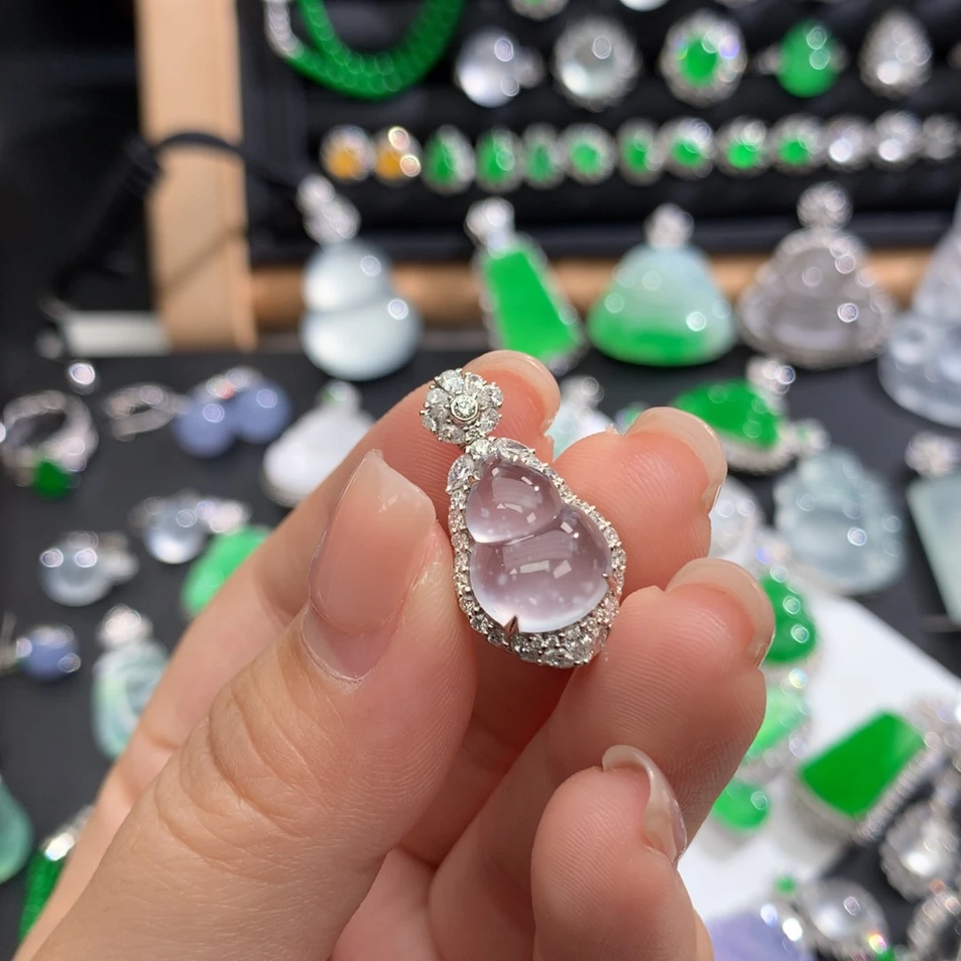 颈饰18K金镶嵌翡翠玻璃种葫芦