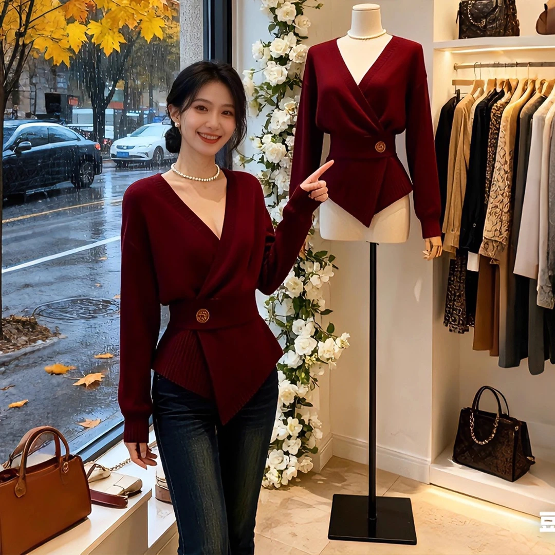 2025秋冬新款独特好看酒红色针织衫毛衣女设计感掐腰显瘦V领上衣