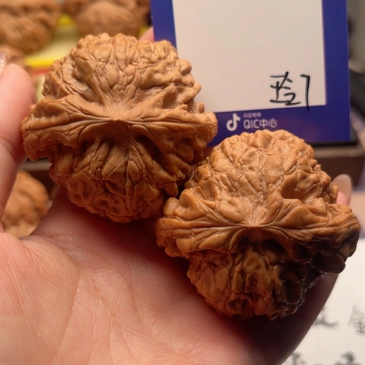 吊坠文玩核桃沧**栗文玩核桃7