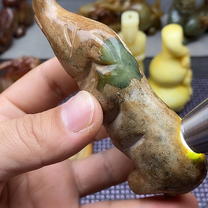 未镶嵌蛇纹石玉颈饰