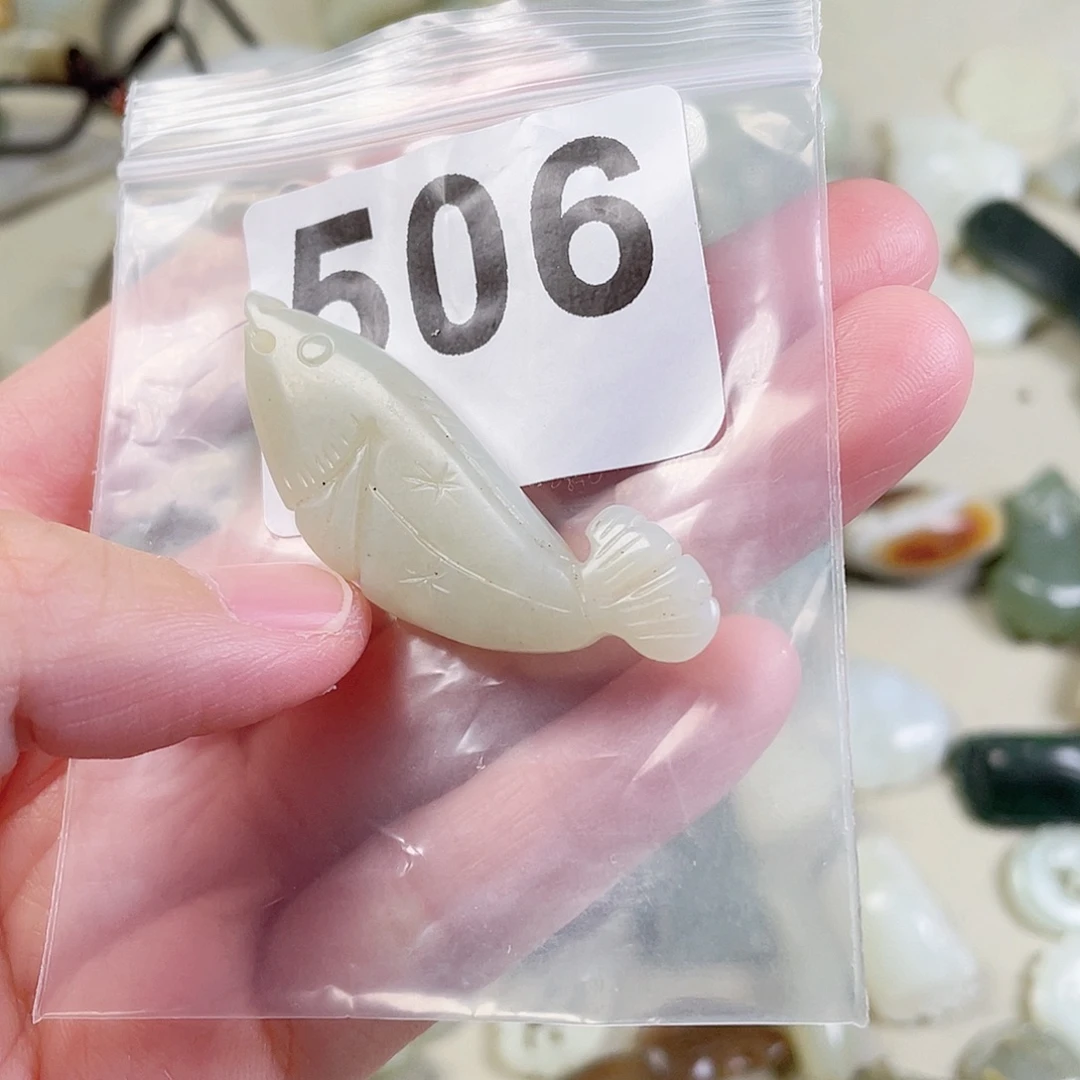 颈饰未镶嵌和田玉（糖玉）