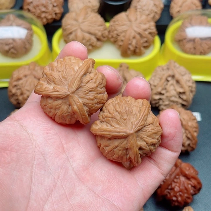 把件文玩核桃石门三棱39×38×38