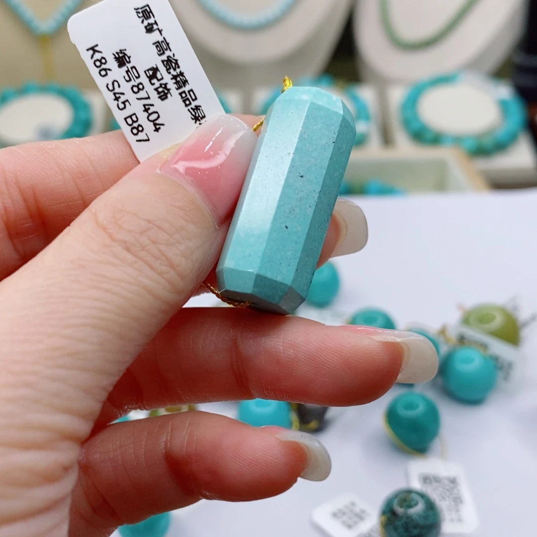 绿松石未镶嵌珠宝奇石