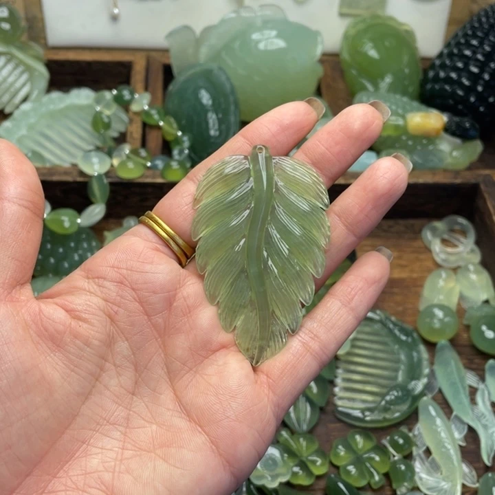 蛇纹石玉合金颈饰