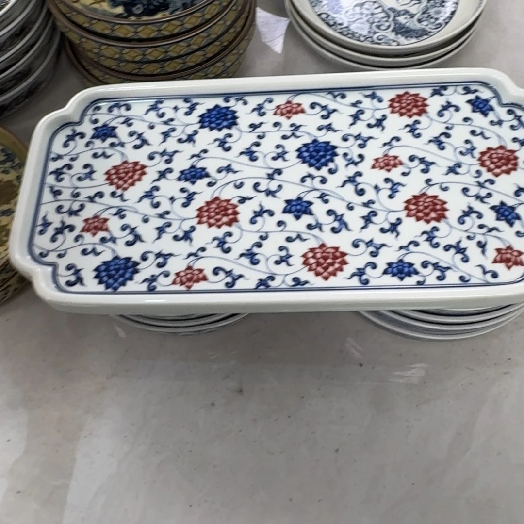 摆件釉里红缠枝莲干泡台