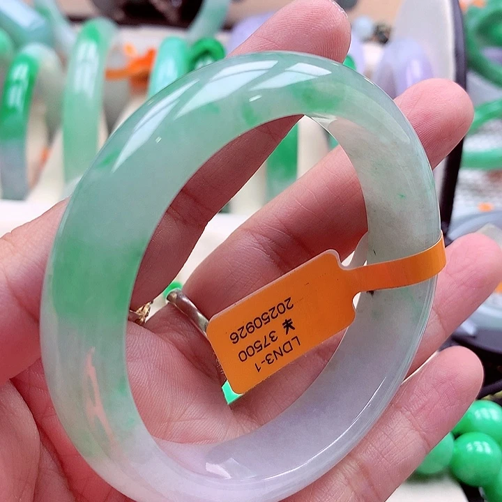 翡翠未镶嵌手镯翡翠