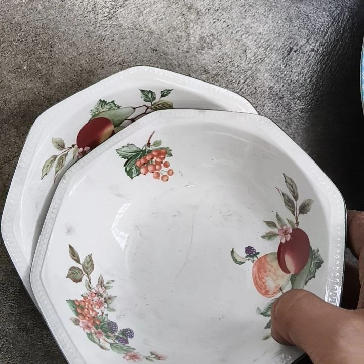吉***呀陶瓷盘子碗啥都有