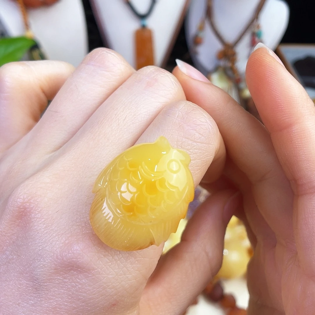 未镶嵌琥珀珠宝奇石