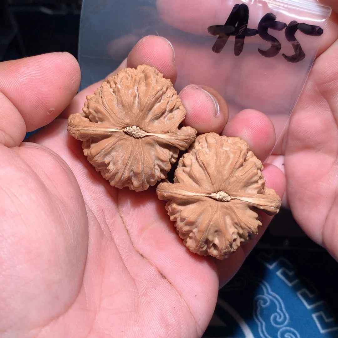 文玩核桃吊坠孤***冷白狮 a55