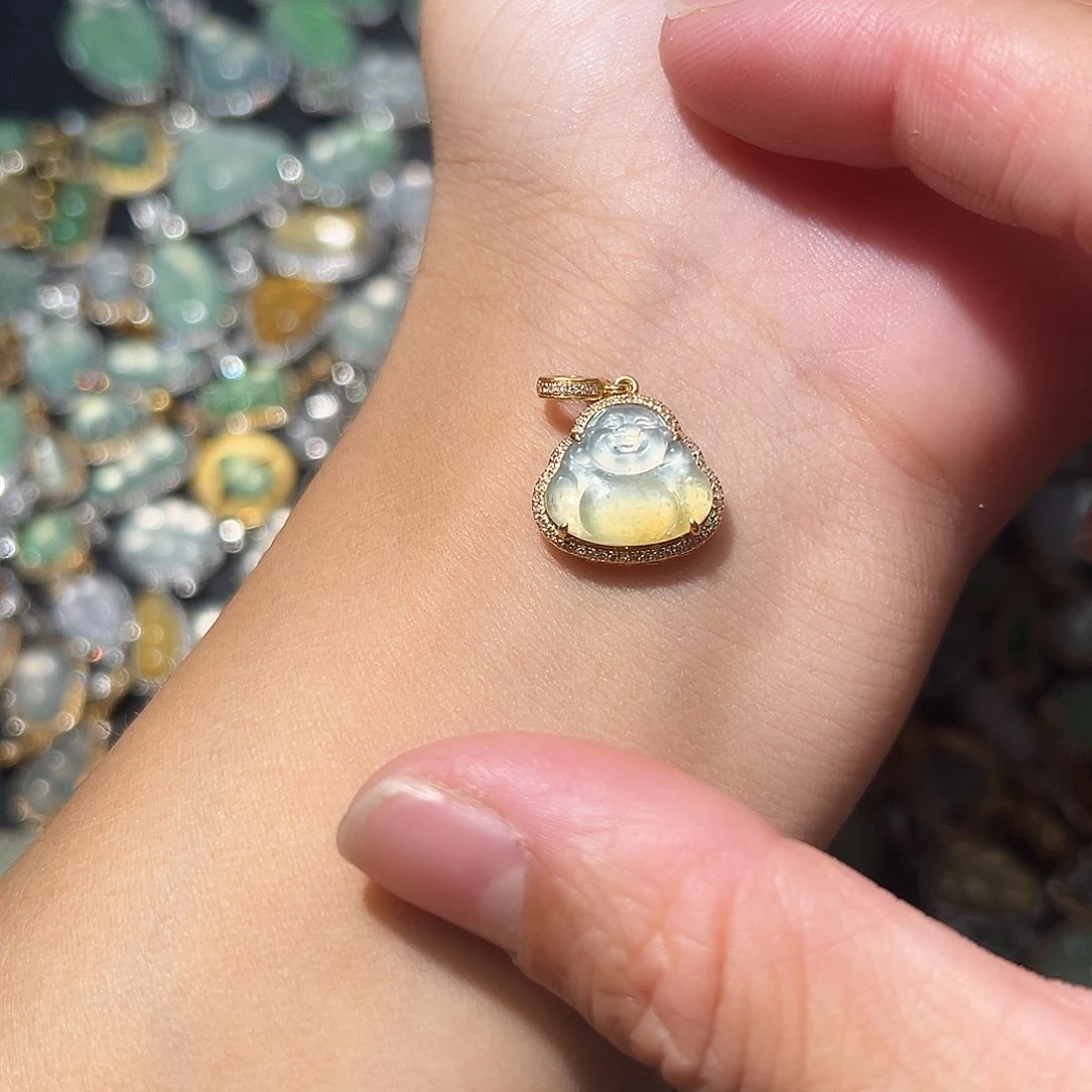 翡翠颈饰18K金镶嵌刘**?吊坠