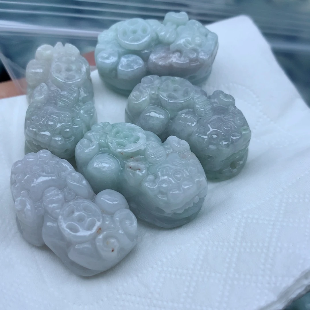 颈饰足铂镶嵌翡翠翡翠