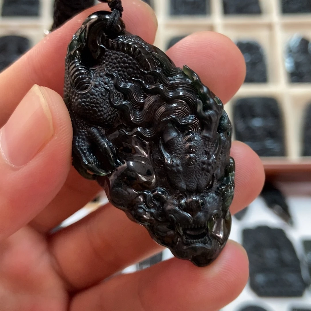 颈饰未镶嵌翡翠龙牌