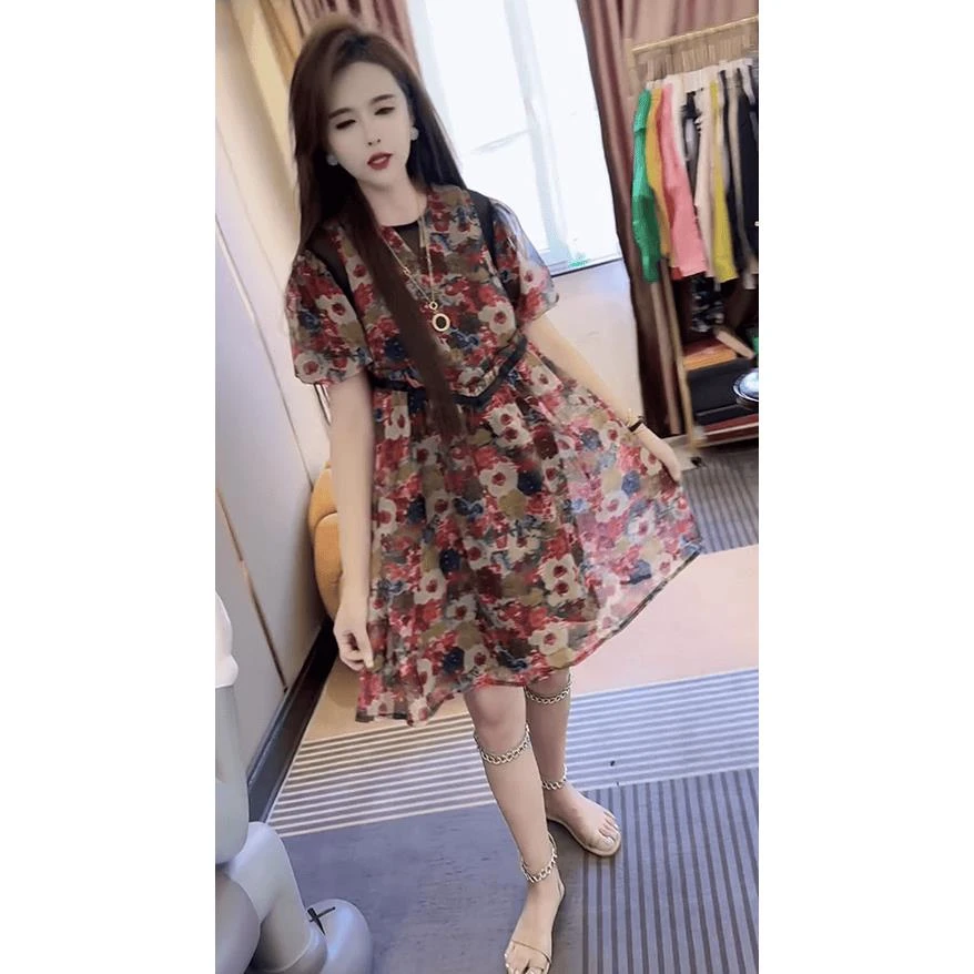 气质名媛减龄显瘦娃娃款夏新款连衣裙彩色印花V领泡泡袖度假风潮