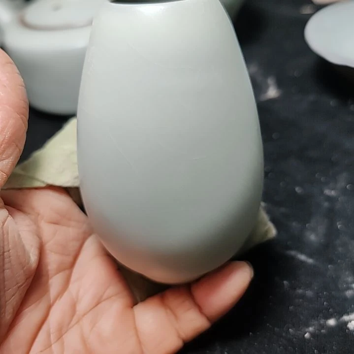 官瓷天青釉小花瓶