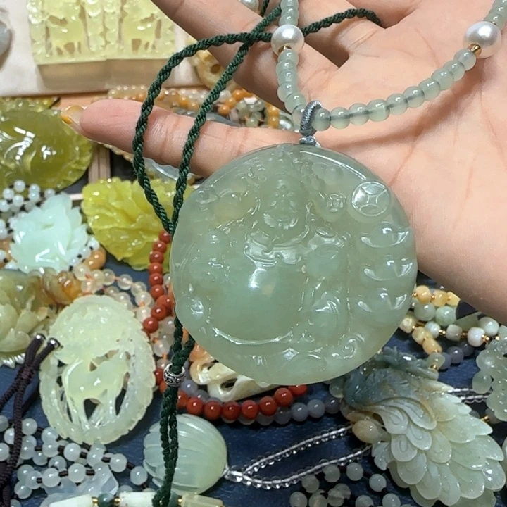 未镶嵌蛇纹石玉吊坠