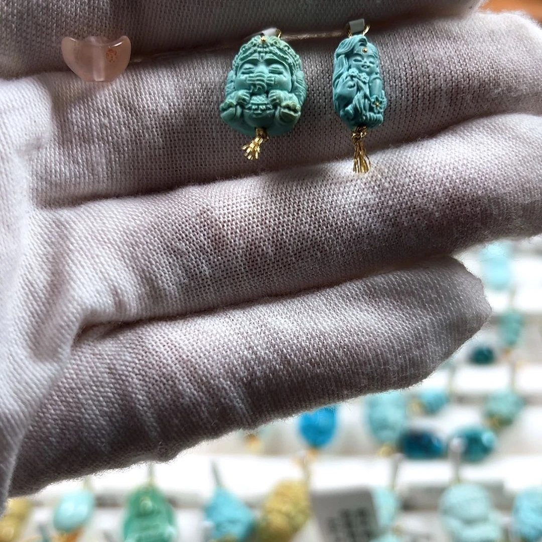 稳****南红玛瑙未镶嵌颈饰象神、木马女孩