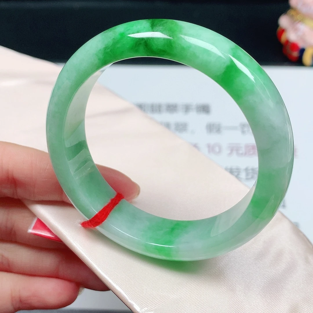 翡翠未镶嵌手镯1965