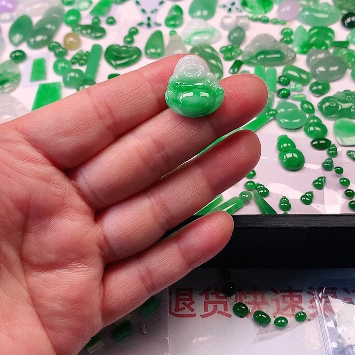 翡翠颈饰未镶嵌翡翠