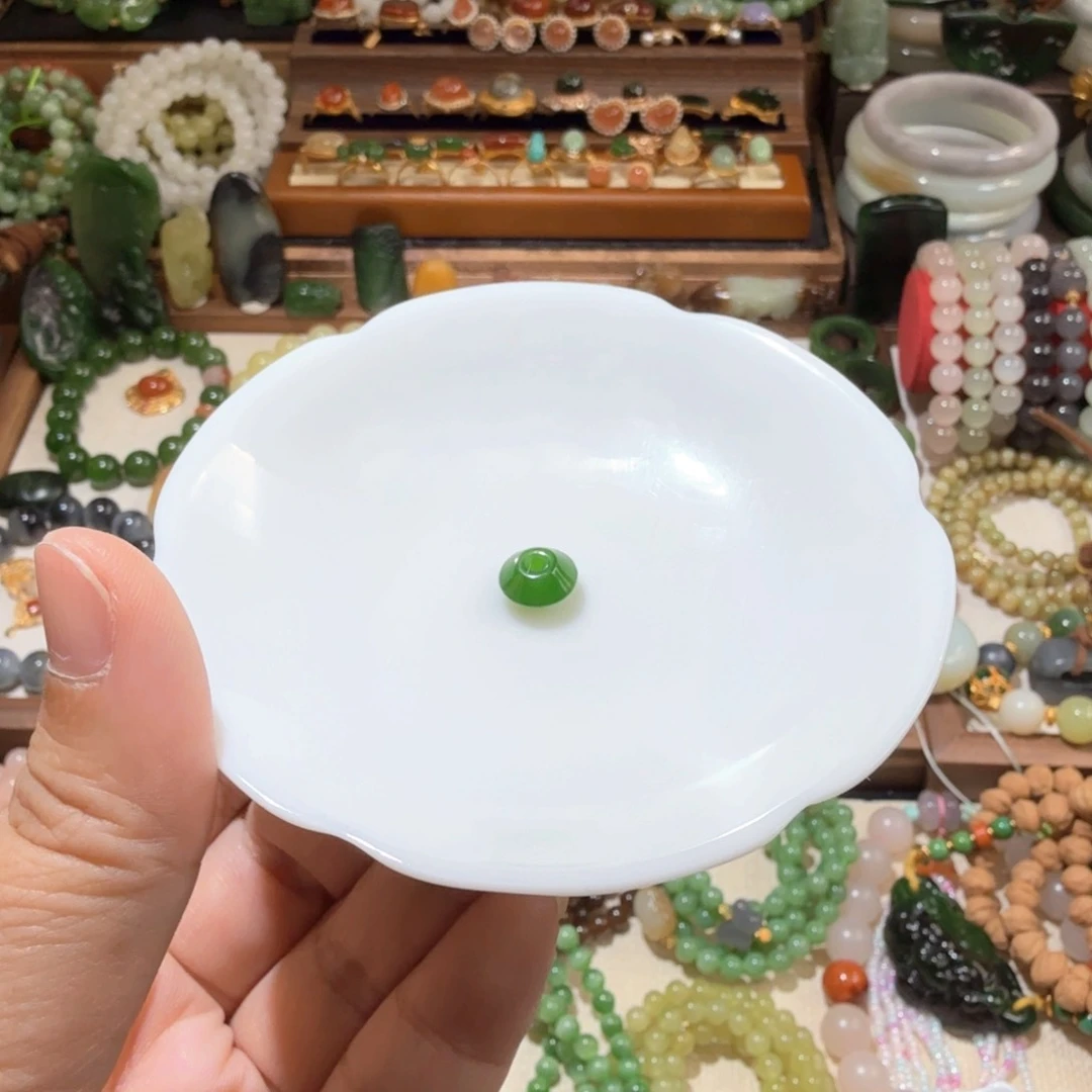 和田玉（碧玉）未镶嵌珠宝半成品安****。