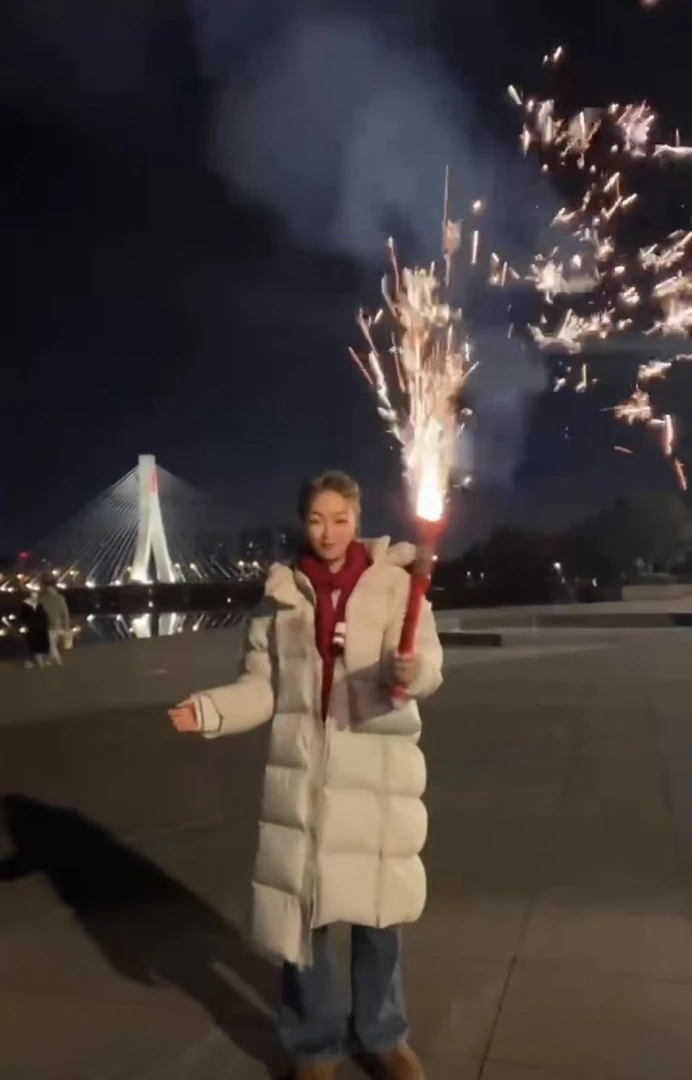 【阿蒙新款】连帽羽绒服