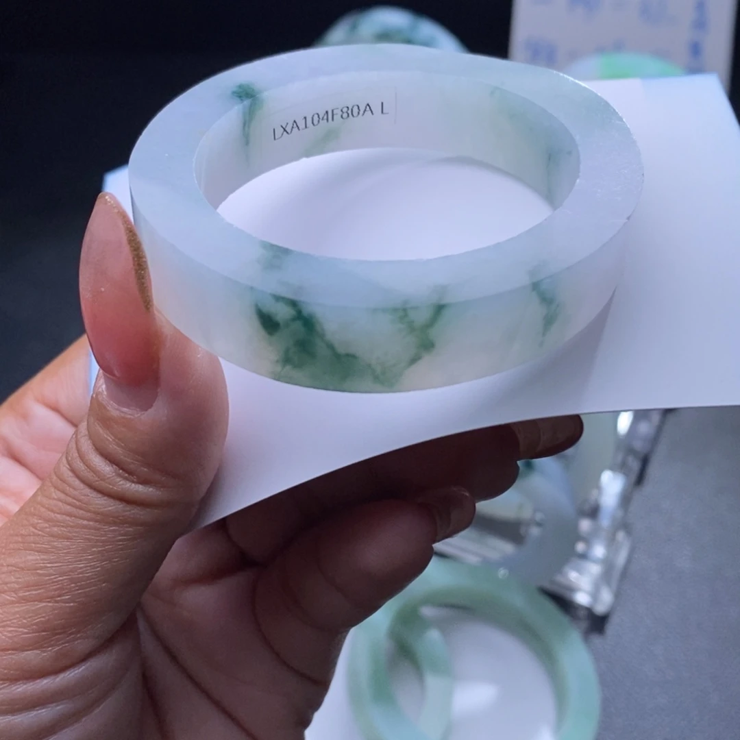 定制翡翠未镶嵌翡翠手镯