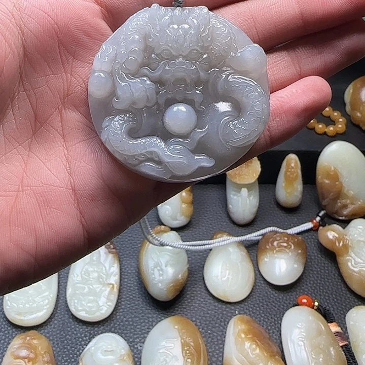 和田玉未镶嵌颈饰